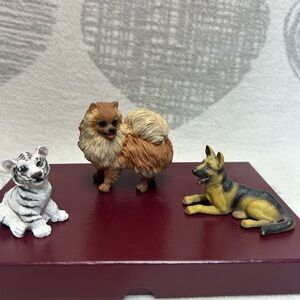 Life Like Pomeranian, German Shepard And Baby White Tiger
